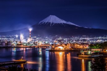 （写真）富士市工場夜景田子の浦港