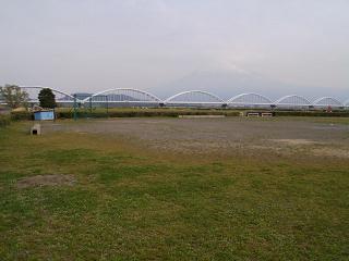（写真）富士川河川敷憩いの広場野球場