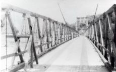 （写真）蓬莱橋(吊り橋)全景