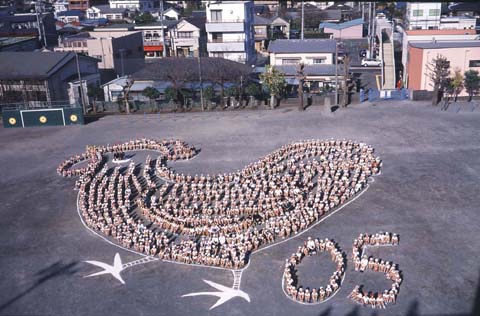 （写真）富士第一小学校トリの人絵