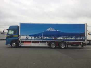 （写真）田子の浦港から臨む富士山