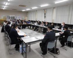 （写真）神戸小学校　懇談の様子1