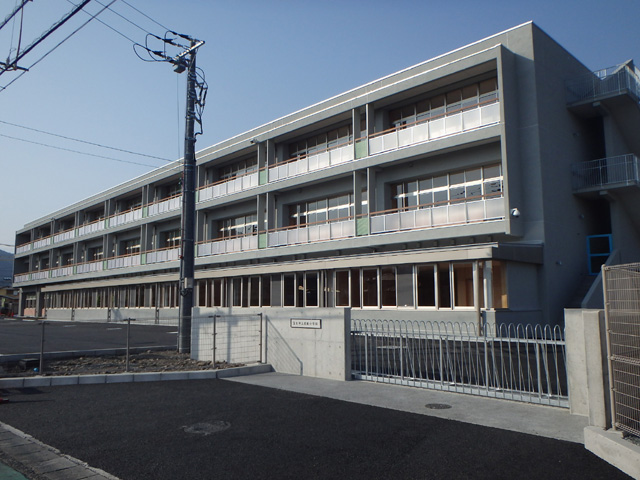 (写真)富士市立岩松小学校校舎