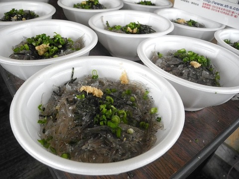 （写真）生シラス丼