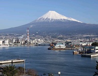 富士山と田子の浦港・山部赤人万葉歌碑