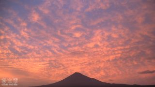 （写真）夕焼け雲と秋の富士山