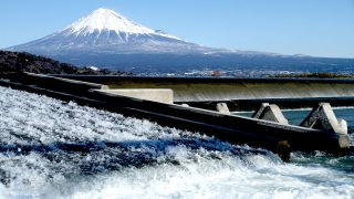 （写真）富士山と富士川