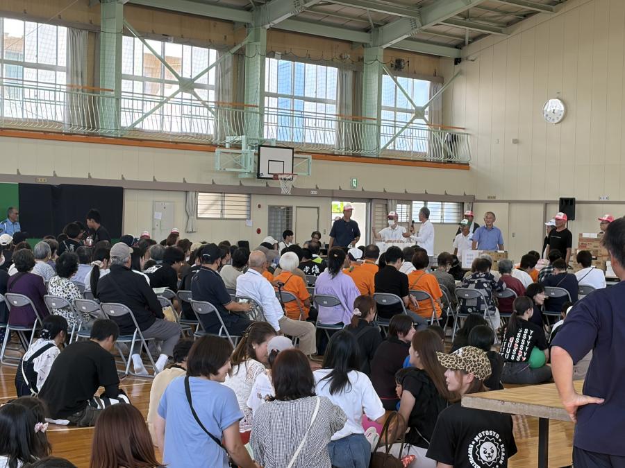 お楽しみ抽選会の様子