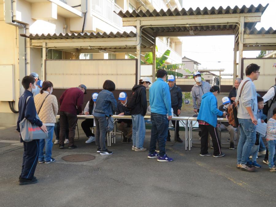 受付（元吉原小学校）