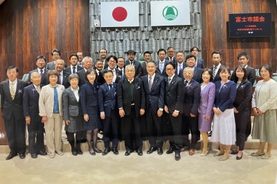 パープルを着用しての集合写真