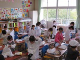 白衣を着てみる1年生