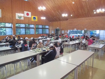 食事の様子1