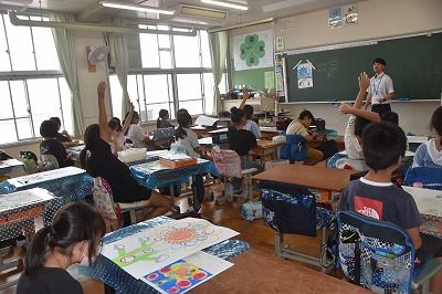 4年生図画工作科の様子