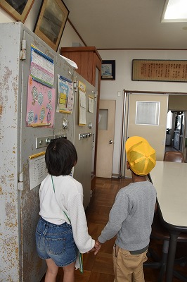 学校探検の様子2