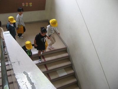 学校探検の様子1