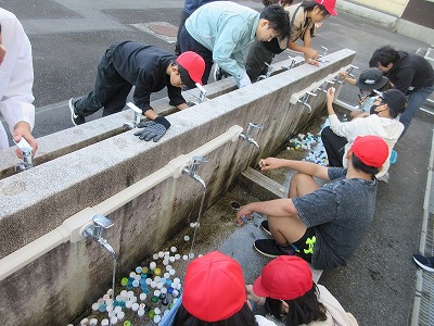 キャップを洗う様子1