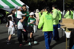 富士川キウイマラソンボランティアの様子3