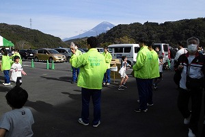 富士川キウイマラソンボランティアの様子4