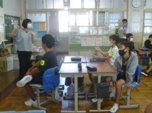 6年生総合「人との関わり1年生ともっと仲良くなれるイベントを考えよう」の授業