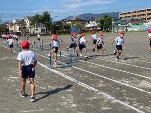 4年生体育「ハードル」の授業