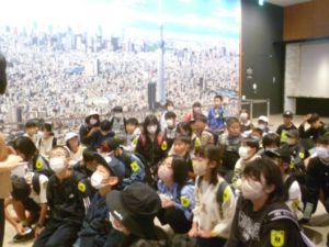 6年生「修学旅行1日目東京スカイツリー」の様子1