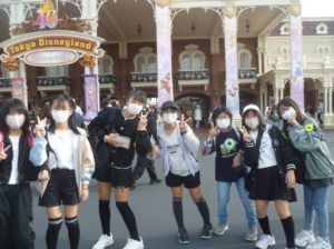 6年生「修学旅行1日目東京ディズニーランド」の様子3