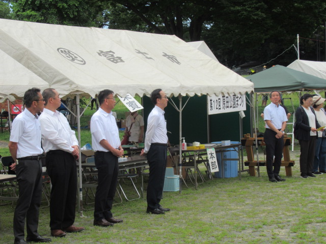 開会を待つ市長