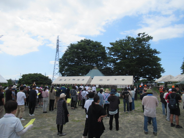 地区お祭りの開会式の様子