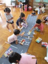 （写真）春の保育の様子（2）