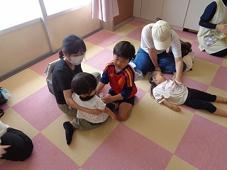 年長児とふれあい遊び