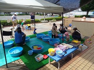 楽しい水遊びのおもちゃがいっぱい
