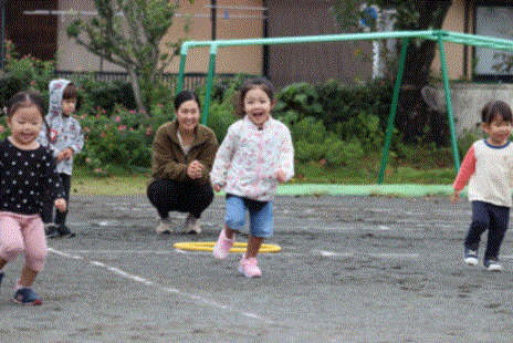 かけっこをしている写真