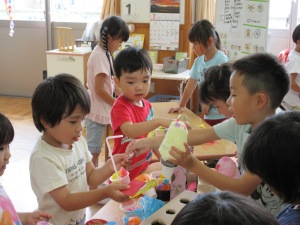 アイス屋さんごっこの様子