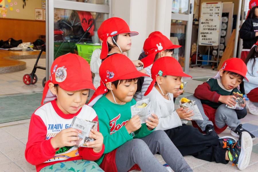 やきいもたべる