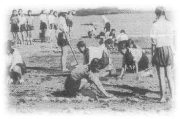 鈴川海岸　塩田作業