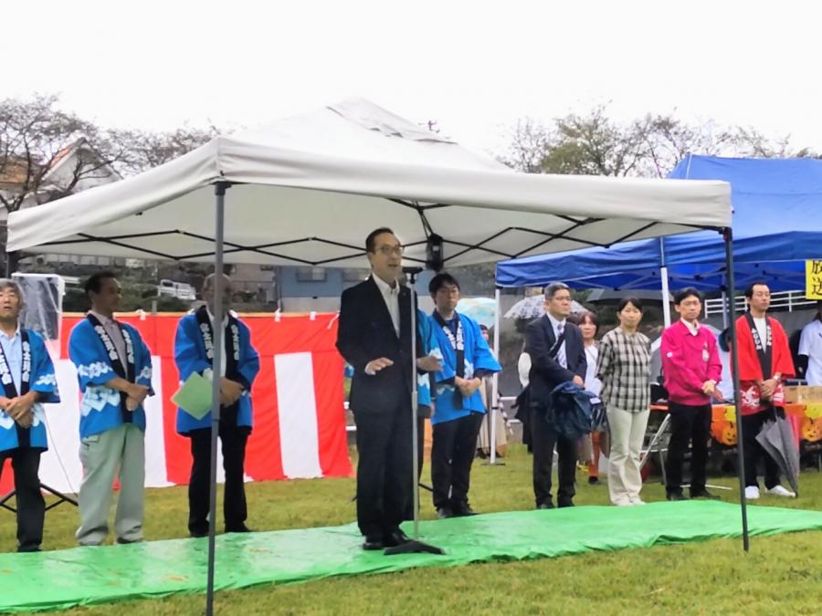 あいさつを行う市長の写真