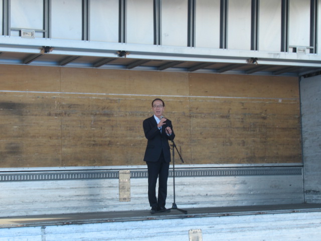 あいさつを行う市長の写真