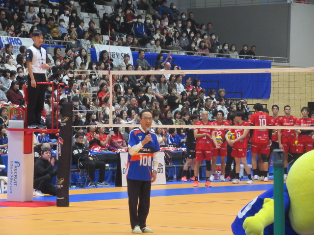 あいさつを行う市長の写真