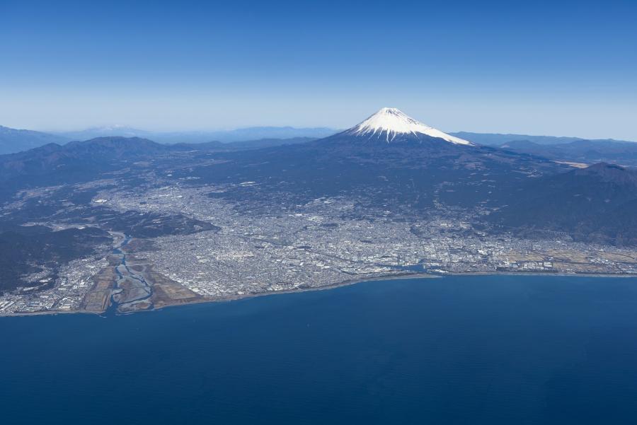 駿河湾と富士山が織りなす風景(富士山と駿河湾の壮大な風景)