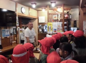 未来のまちづくり。商店街の方々に挨拶5