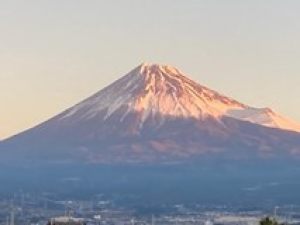 初日の出に照らされる富士山1