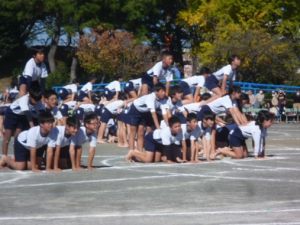 1月12日「スポーツ大会　5,6年生　組体操の要素を取り入れた表現運動2」1