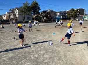1月17日　1年生　体育「なわとび運動」1