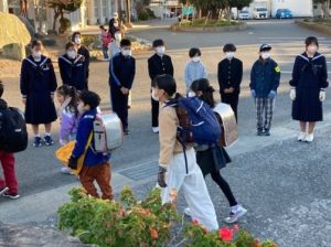 1月17日「小中合同あいさつ運動」2