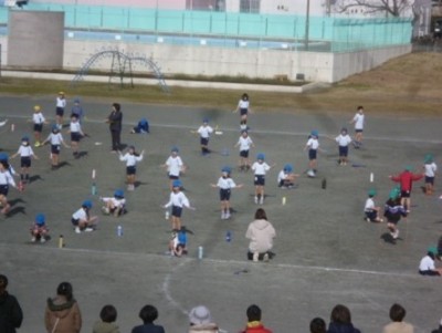 1月24日　1年生　体育「持久走、なわとび」1