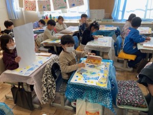 1月30日　1年生　図工「スタンプ！スタンプ！」2