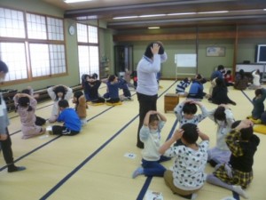 2月22日　1年生「給食かるた大会」1