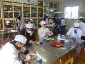 2月26日　6年生　家庭科「2年間の学習をふり返って(2)」3