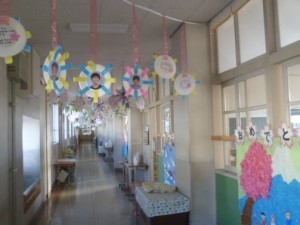 2月27日「卒業を祝う会(1) ～心を込めて作った掲示物～」1