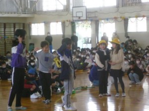 2月28日「卒業を祝う会(4) ～4年生の出し物～」1